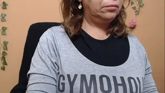 Snapshot of Hellensextits chatting on 01/05/25, 09:57 Hellensextits online show from 01/05/25, 09:57