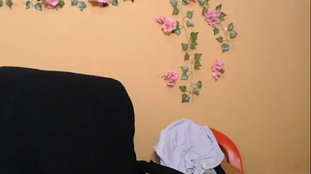 Snapshot of Hellensextits chatting on 01/11/25, 07:28 Hellensextits online show from 01/11/25, 07:28