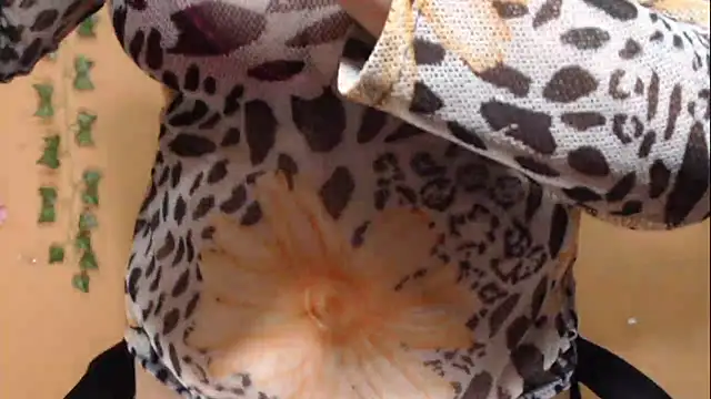 Snapshot of Hellensextits chatting on 01/11/25, 10:29 Hellensextits online show from 01/11/25, 10:29