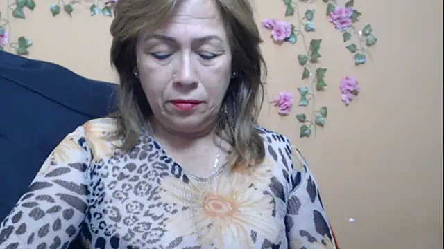 Snapshot of Hellensextits chatting on 01/31/25, 03:52 Hellensextits online show from 01/31/25, 03:52