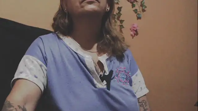 Snapshot of Hellensextits chatting on 02/02/25, 10:02 Hellensextits online show from 02/02/25, 10:02