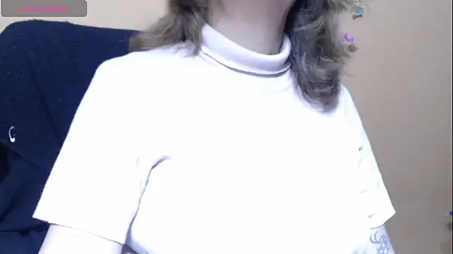 Snapshot of Hellensextits chatting on 03/15/25, 05:52 Hellensextits online show from 03/15/25, 05:52