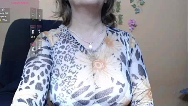 Snapshot of Hellensextits chatting on 03/18/25, 03:31 Hellensextits online show from 03/18/25, 03:31