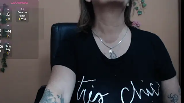 Snapshot of Hellensextits chatting on 09/30/25, 03:44 Hellensextits online show from 09/30/25, 03:44