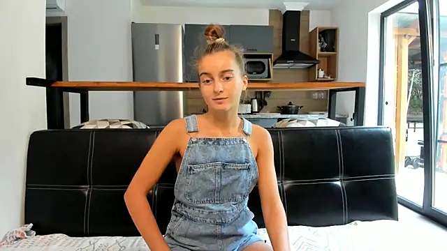 ElizSweet online show from 10/28/25, 08:18