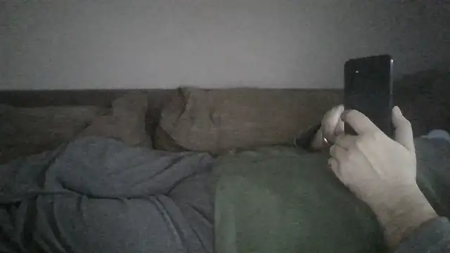 Snapshot of Anderrust chatting on 11/16/25, 12:11 Anderrust online show from 11/16/25, 12:11