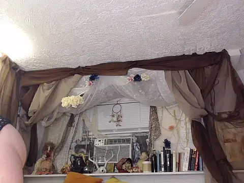 Snapshot of MaxiMillz chatting on 02/23/25, 03:13 MaxiMillz online show from 02/23/25, 03:13