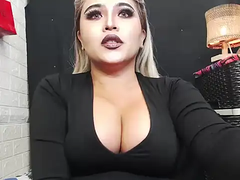 Snapshot of x12inchanaconda chatting on 12/18/25, 11:00 x12inchanaconda online show from 12/18/25, 11:00