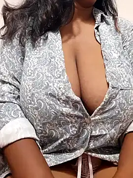 Snapshot of julia_joy chatting on 01/31/25, 11:56 julia joy online show from 01/31/25, 11:56