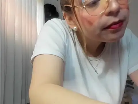 lorenitabella online show from 10/17/25, 07:38
