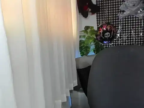 lorenitabella online show from 10/31/25, 09:16