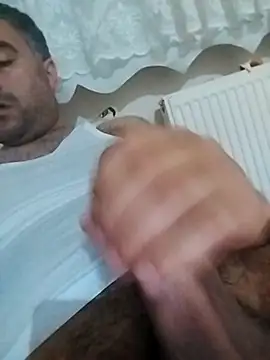 Snapshot of kevgir08 chatting on 11/29/25, 04:48 kevgir08 online show from 11/29/25, 04:48