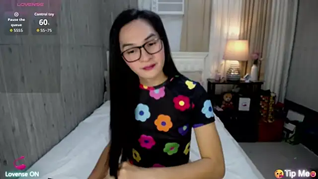 Snapshot of xAsianSweetHeart chatting on 04/17/26, 11:19 xAsianSweetHeart online show from 04/17/26, 11:19