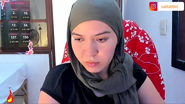 Snapshot of MatchedEyebrow chatting on 11/04/25, 08:30 MatchedEyebrow online show from 11/04/25, 08:30