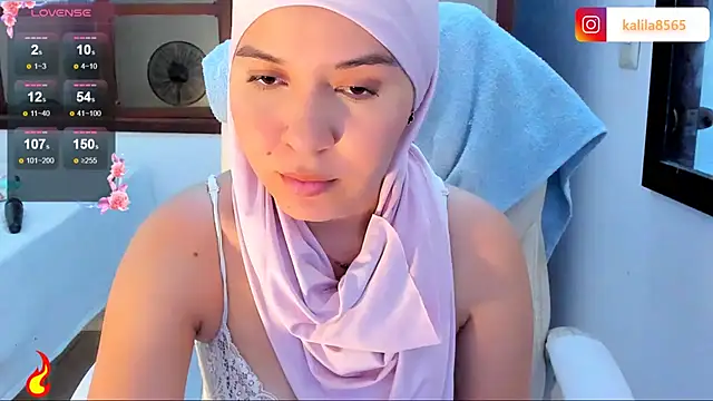 Snapshot of MatchedEyebrow chatting on 11/10/25, 09:03 MatchedEyebrow online show from 11/10/25, 09:03