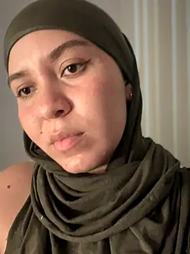 Snapshot of MatchedEyebrow chatting on 11/17/25, 09:31 MatchedEyebrow online show from 11/17/25, 09:31