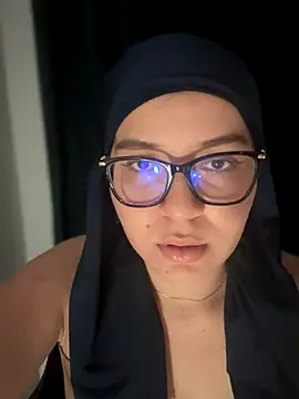 Snapshot of MatchedEyebrow chatting on 11/21/25, 10:08 MatchedEyebrow online show from 11/21/25, 10:08