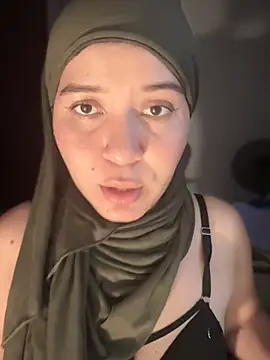 Snapshot of MatchedEyebrow chatting on 11/25/25, 08:53 MatchedEyebrow online show from 11/25/25, 08:53