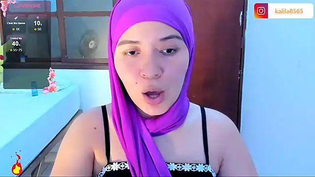 Snapshot of MatchedEyebrow chatting on 12/14/25, 09:19 MatchedEyebrow online show from 12/14/25, 09:19