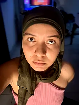 Snapshot of MatchedEyebrow chatting on 12/15/25, 10:47 MatchedEyebrow online show from 12/15/25, 10:47