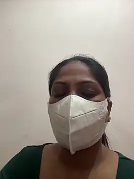 Snapshot of katrina_0143 chatting on 12/17/25, 12:44 katrina 0143 online show from 12/17/25, 12:44