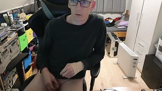 Snapshot of sexmenlion chatting on 10/12/25, 08:52 sexmenlion online show from 10/12/25, 08:52