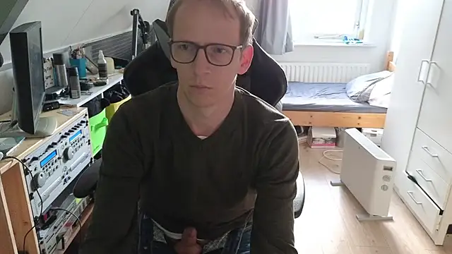 Snapshot of sexmenlion chatting on 04/19/26, 05:56 sexmenlion online show from 04/19/26, 05:56