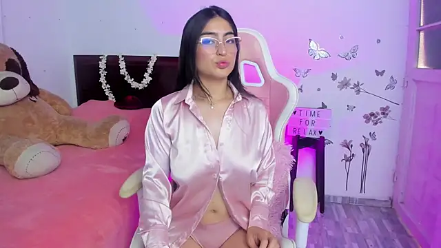 Snapshot of Blue_Petite chatting on 02/07/25, 03:41 Blue Petite online show from 02/07/25, 03:41