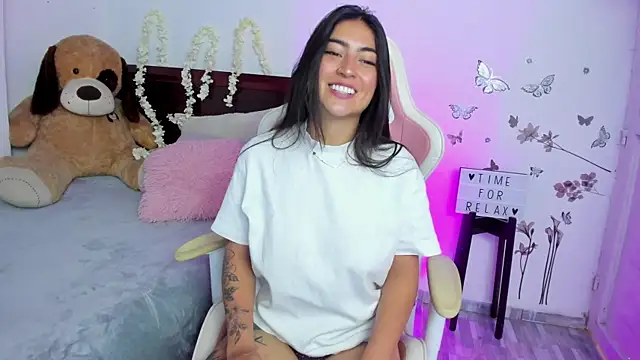 Snapshot of Blue_Petite chatting on 03/05/25, 04:46 Blue Petite online show from 03/05/25, 04:46