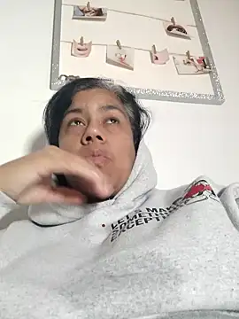 Molly newman6 online show from 12/17/25, 06:36