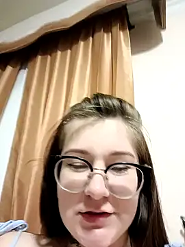 Snapshot of HunnyyLove chatting on 12/17/24, 10:43 HunnyyLove online show from 12/17/24, 10:43