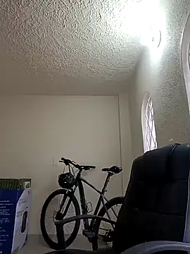 Snapshot of HunnyyLove chatting on 12/18/24, 08:57 HunnyyLove online show from 12/18/24, 08:57