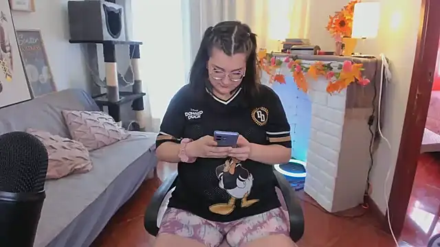 Snapshot of HunnyyLove chatting on 09/08/25, 04:39 HunnyyLove online show from 09/08/25, 04:39