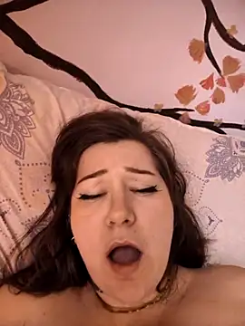 Snapshot of HunnyyLove chatting on 09/16/25, 06:09 HunnyyLove online show from 09/16/25, 06:09