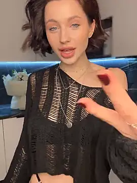 Camilla Railian online show from 01/04/25, 08:16