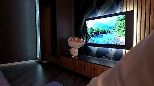 Camilla Railian online show from 01/12/25, 10:12