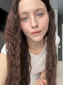 Camilla Railian online show from 03/12/25, 01:19