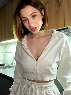 Camilla Railian online show from 09/16/25, 01:50