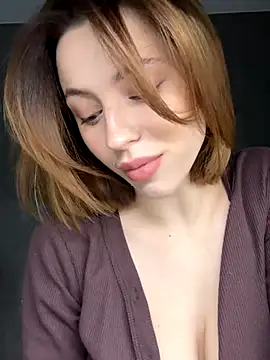 Camilla Railian online show from 10/03/25, 07:00