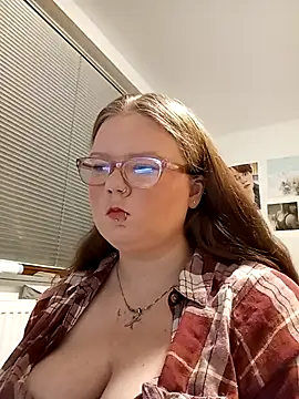 Snapshot of Merle18 chatting on 10/16/25, 05:47 Merle18 online show from 10/16/25, 05:47