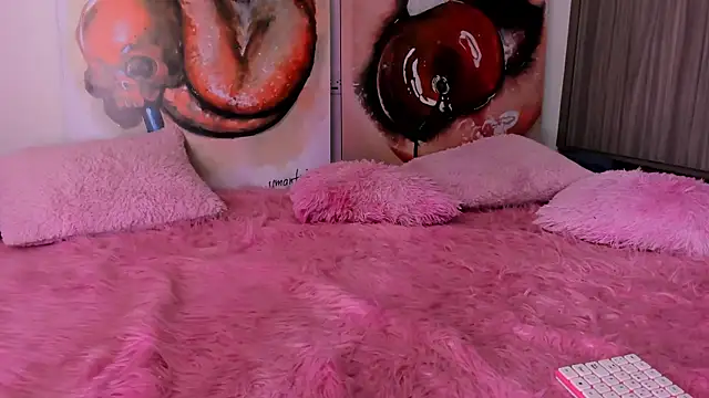 sofiaa snoww online show from 12/12/24, 09:15