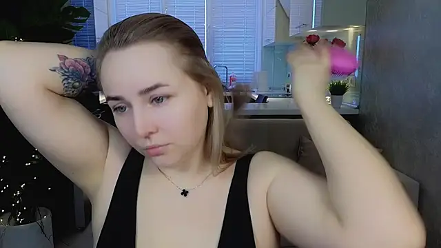 Snapshot of Mira_Mermayd chatting on 03/12/26, 01:34 Mira Mermayd online show from 03/12/26, 01:34