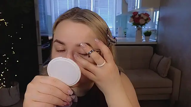 Snapshot of Mira_Mermayd chatting on 03/31/26, 02:02 Mira Mermayd online show from 03/31/26, 02:02