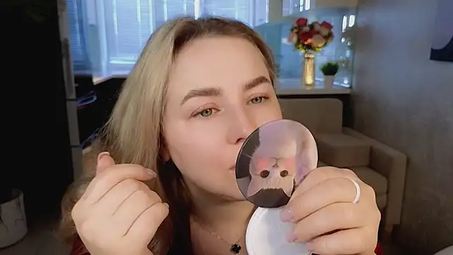 Snapshot of Mira_Mermayd chatting on 04/09/26, 01:16 Mira Mermayd online show from 04/09/26, 01:16