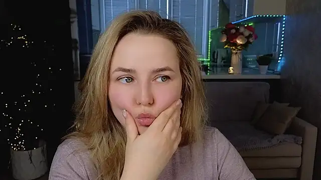 Snapshot of Mira_Mermayd chatting on 04/16/26, 01:28 Mira Mermayd online show from 04/16/26, 01:28