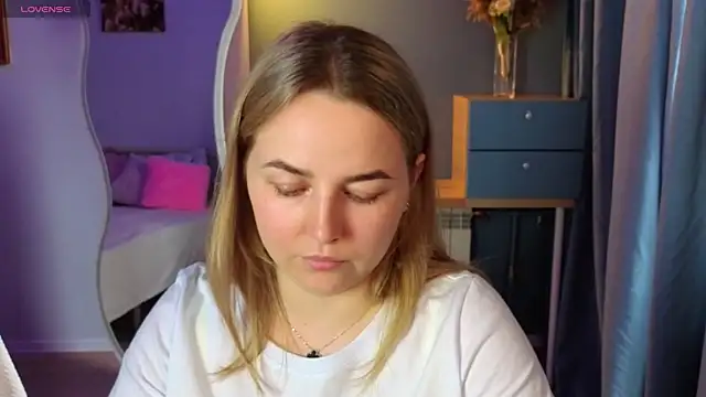 Snapshot of Mira_Mermayd chatting on 04/28/26, 02:27 Mira Mermayd online show from 04/28/26, 02:27