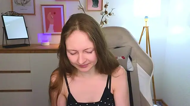 Snapshot of freya_nilsson chatting on 12/10/24, 07:11 freya nilsson online show from 12/10/24, 07:11