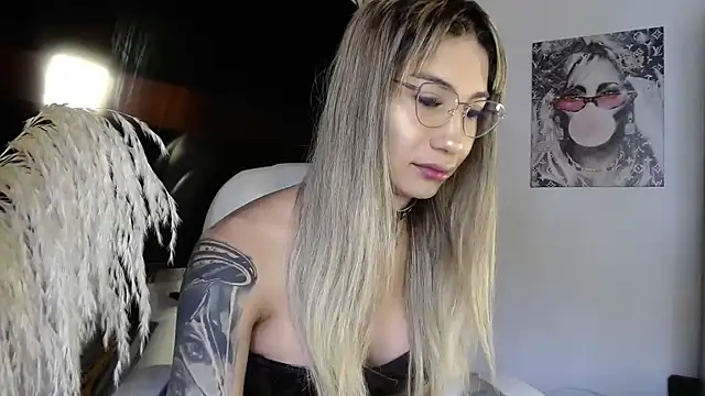 saraplayboy96 online show from 10/28/25, 06:32