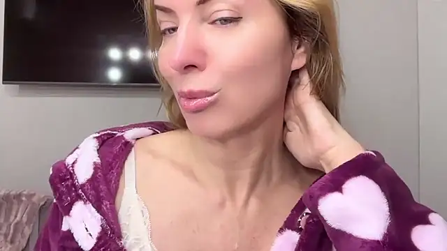 RachellAmazing online show from 02/08/25, 06:22