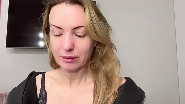 RachellAmazing online show from 02/15/25, 06:12